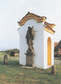 socha sv. Jana Nepomuckého u kapličky